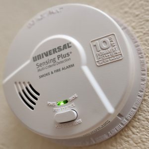 Smoke alarm with 10-year battery